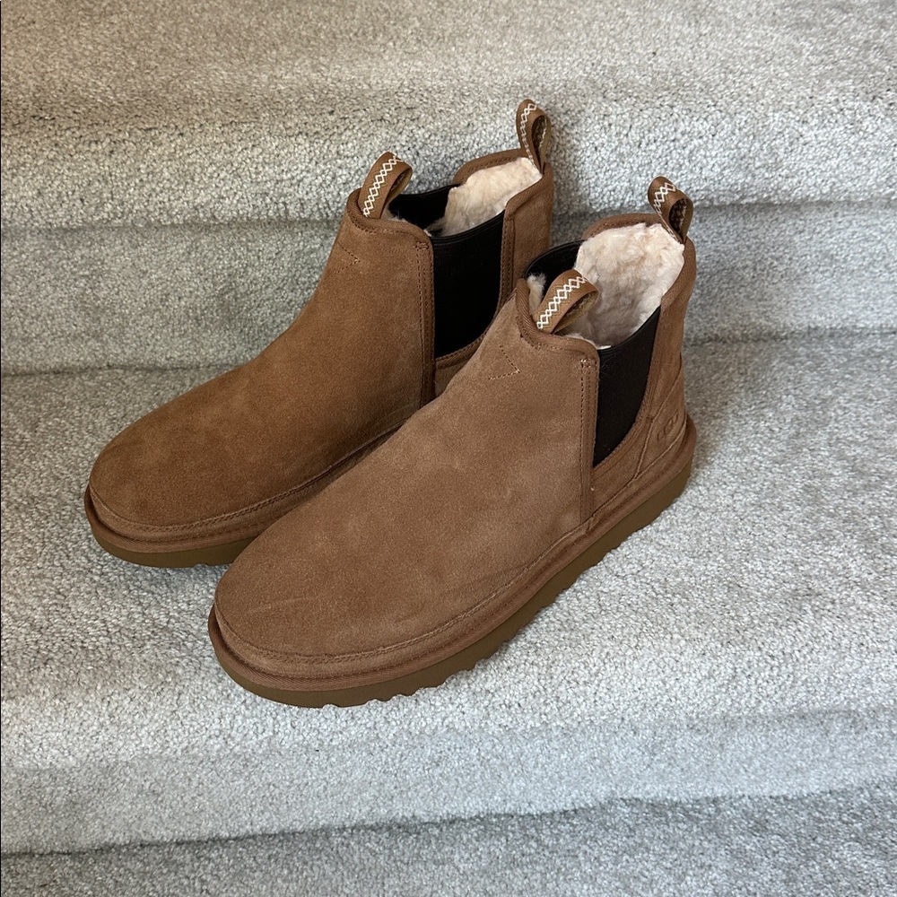 NWOT UGG Neumel Chelsea Boots in Chesnut